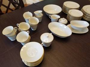 Fine Lenox China Set