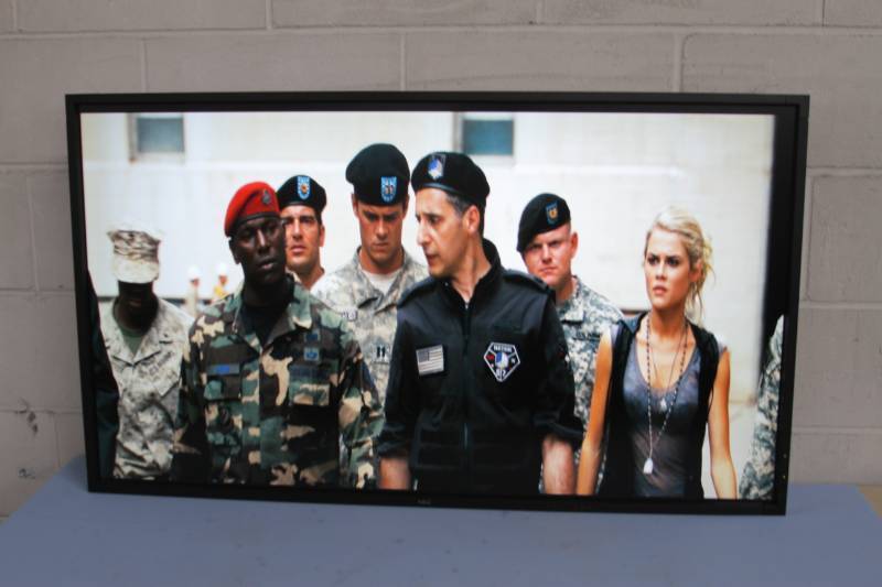 lot 20 image: NEC Professional Grade Full HD 1080p High Definition 46 Large Screen LCD Display & Remote Control