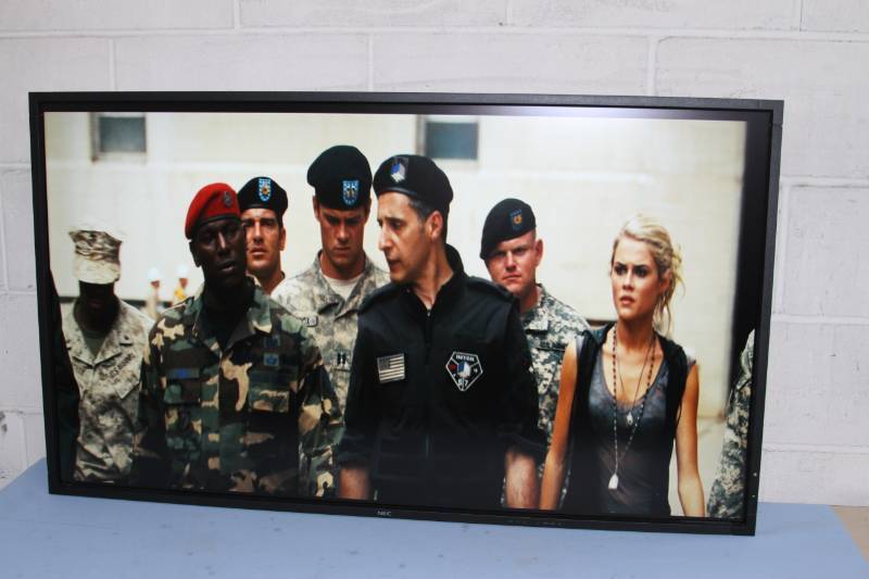 lot 55 image: NEC Professional Grade Full HD 1080p High Definition 46 Large Screen LCD Display & Remote Control