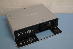 lot 43 image: Panasonic PT-F200 3500 Lumen XGA Multi-Media Computer  Video LCD Projector