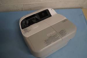lot 72 image: Epson BrightLink Bright Link 475Wi Short Throw Interactive WXGA 3LCD Projector w HDMI