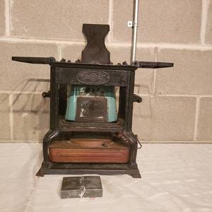 lot 164 image: Vintage European Gas Stove
