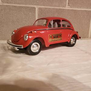 lot 131 image: James B. Bean Volkswagon Decanter