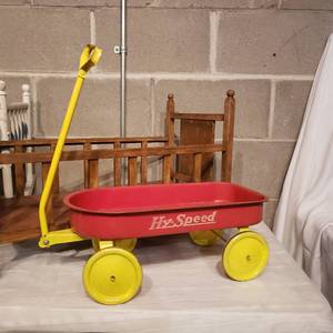 lot 141 image: Dolls Cradles and Carriages