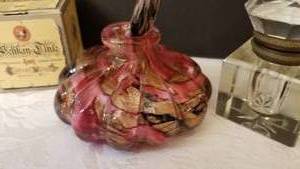 lot 45 image: Inkwells  Art Glass Inkwell & Pen plus Lead Crystal Inkwell