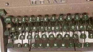 lot 25 image: Vintage Royal Typewriter