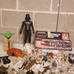 lot 168 image: Huge Star Wars Figure Bundle