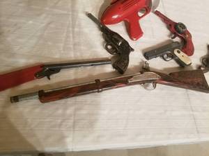 lot 194 image: Vintage Collection of Toy Guns and Blasters