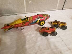 lot 193 image: Vintage Collection of Wind-Up Metal Race Cars