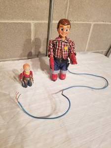 lot 187 image: Vintage Pair of Cowboy Toys