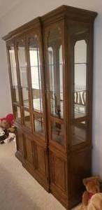 lot 8 image: Amazing Mahogany China Cabinet
