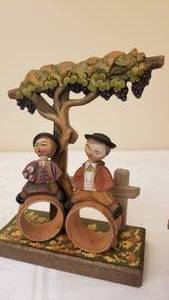 lot 62 image: ANRI Wooden Figural Napkin Rings and Bottle Stoppers