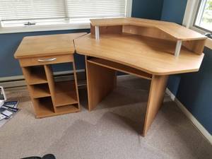 lot 26 image: Professional Office Corner Desk and Chair