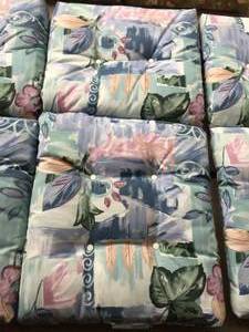 lot 52 image: 5 Lawn Chair Pads