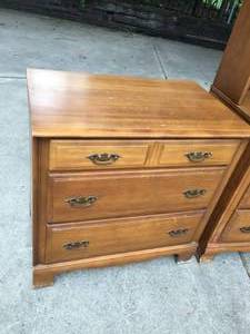lot 72 image: Four Piece Bedroom Set