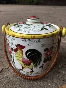 lot 82 image: Assorted Deco
