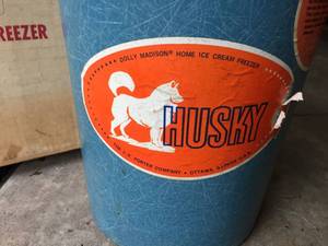 lot 102 image: Four Quart Electric Husky Ice Cream Maker