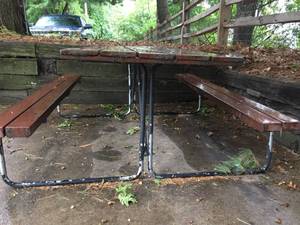 lot 108 image: Picnic Table