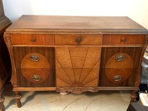 lot 7 image: Antique Bedroom Set