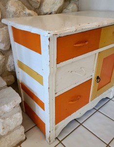 lot 22 image: Bright Painted Vintage Cabinet