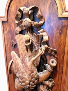 lot 26 image: Ornate Carved Wood Wall Plaque