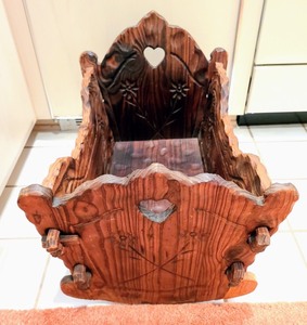 lot 31 image: Antique Carved Cradle