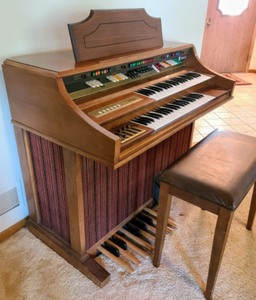 lot 47 image: Gulbransen Series 400 Organ