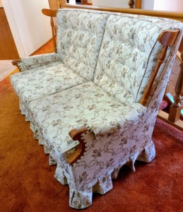 lot 45 image: Vintage Floral Print Sofa