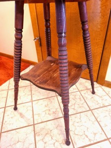 lot 122 image: Antique Spindle Leg Table