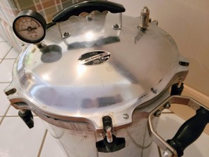 lot 143 image: Large Pressure Cooker