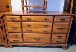 lot 147 image: Three Piece Bedroom Set