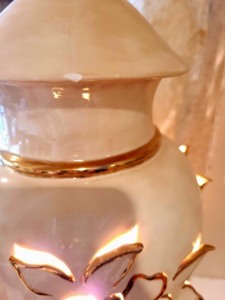 lot 146 image: Ceramic Urn Lamp