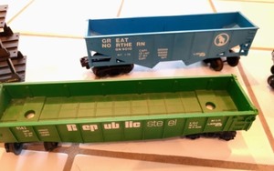 lot 174 image: Partial Lionel Train Set