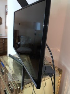 lot 186 image: Samsung TV
