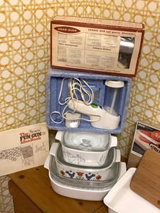 lot 195 image: Kitchen items