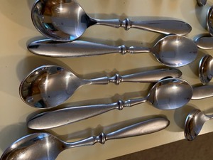 lot 198 image: Flatware