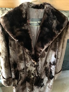 lot 187 image: Ladies Fur Coat