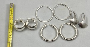 lot 4 image: 4 Pairs of Sterling Silver Earrings