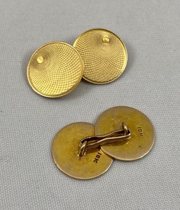 lot 22 image: Pair Vintage 10kt yellow Gold Cufflinks