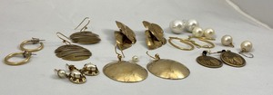 lot 34 image: Lot 10 Pairs of Earrings