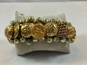 lot 38 image: Stretch Bracelet w Vintage Buttons