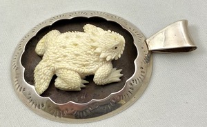 lot 55 image: Vintage Native American Sterling Pendant w Carved Lizard- Signed J.J.J