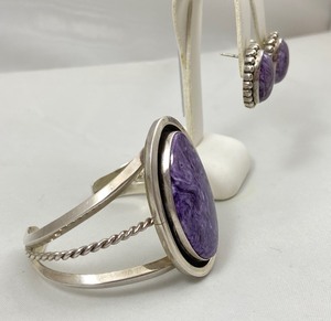 lot 61 image: Sterling Native Charoite Cuff Bracelet & Earrings Set