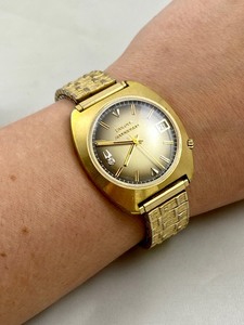 lot 69 image: Vintage Mens Bulova Accuquartz Watch- 10k Rolled Gold Plate