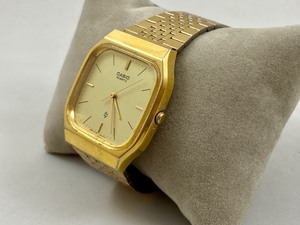 lot 70 image: Vintage Mens Casio Quartz Watch