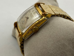 lot 71 image: Vintage 10k Gold Plate Hallmark 17 Jewels Swiss Wristwatch