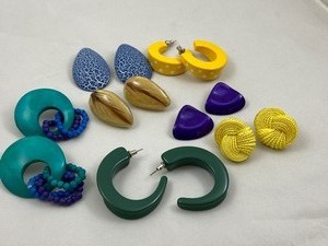 lot 75 image: 7 Pairs of 80s Earrings