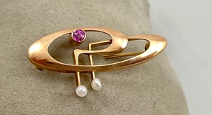 lot 77 image: Amazing 14k Yellow Gold Brooch w Pearls & Pink Stone OXO