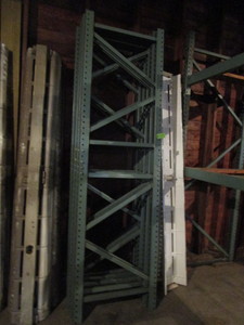 lot 153 image: TEARDROP PALLET RACKING UPRIGHTS - LOOSE