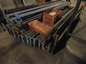 lot 172 image: SLIDE N LOCK PALLET RACKING - LOOSE